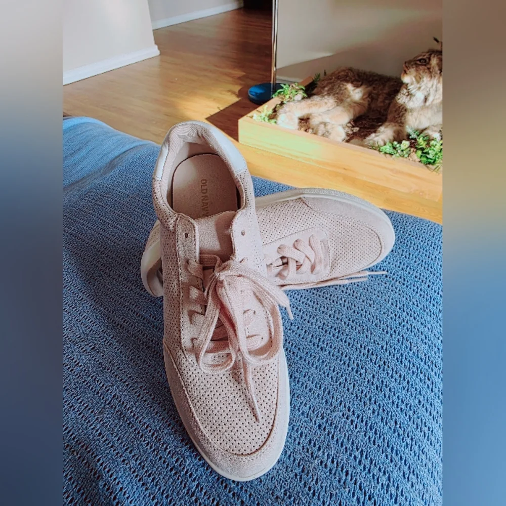 Old Navy Pink Women's Sneakers - Picture 2 of 4